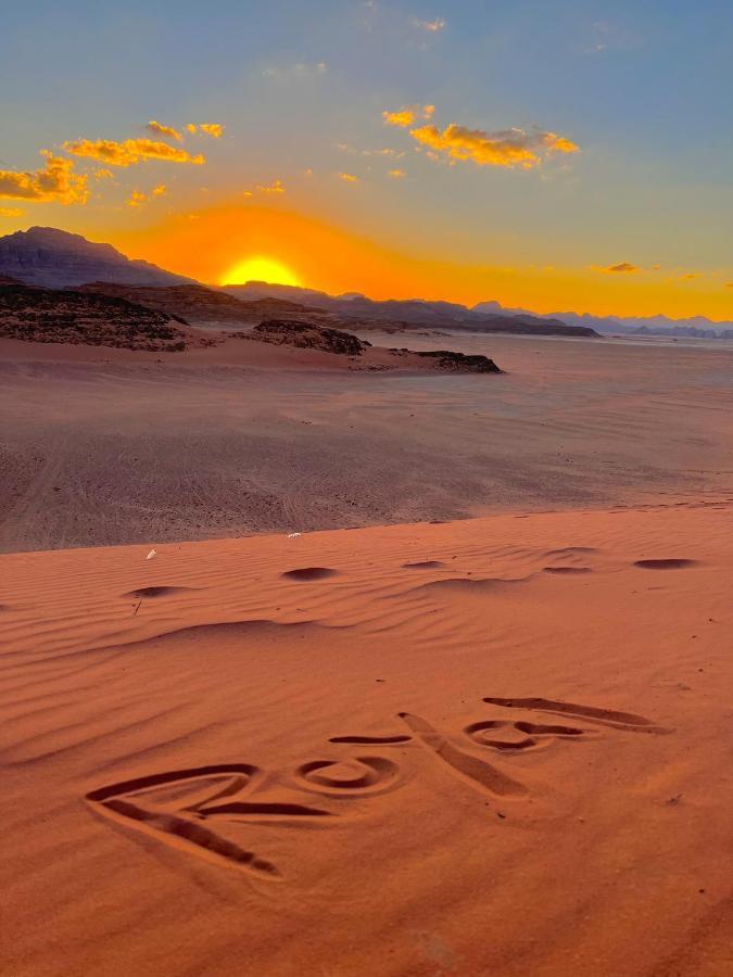 Royal Luxury Camp Hotel Wadi Rum Buitenkant foto