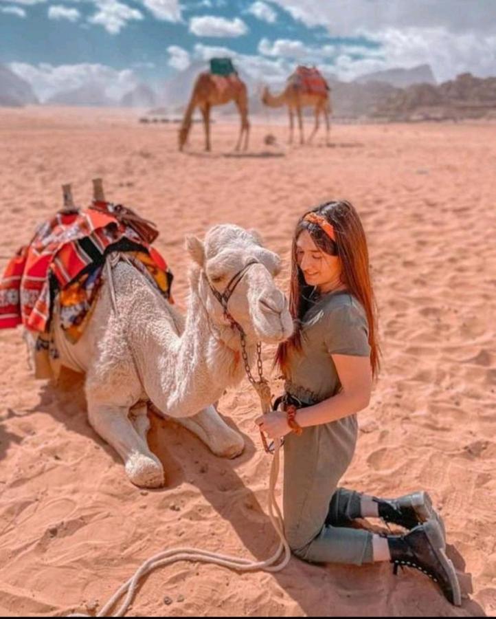 Royal Luxury Camp Hotel Wadi Rum Buitenkant foto